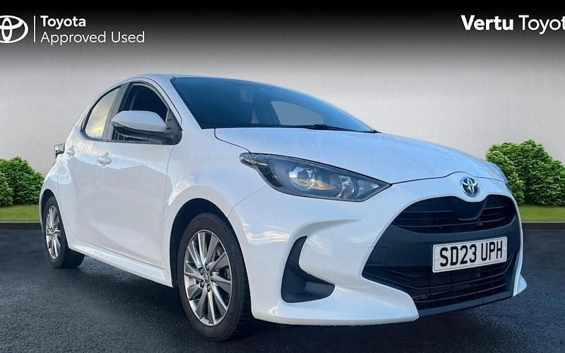 Used 2025 Toyota Yaris Hybrid Hatchback | £17,088 (Super price) - Image 1/4