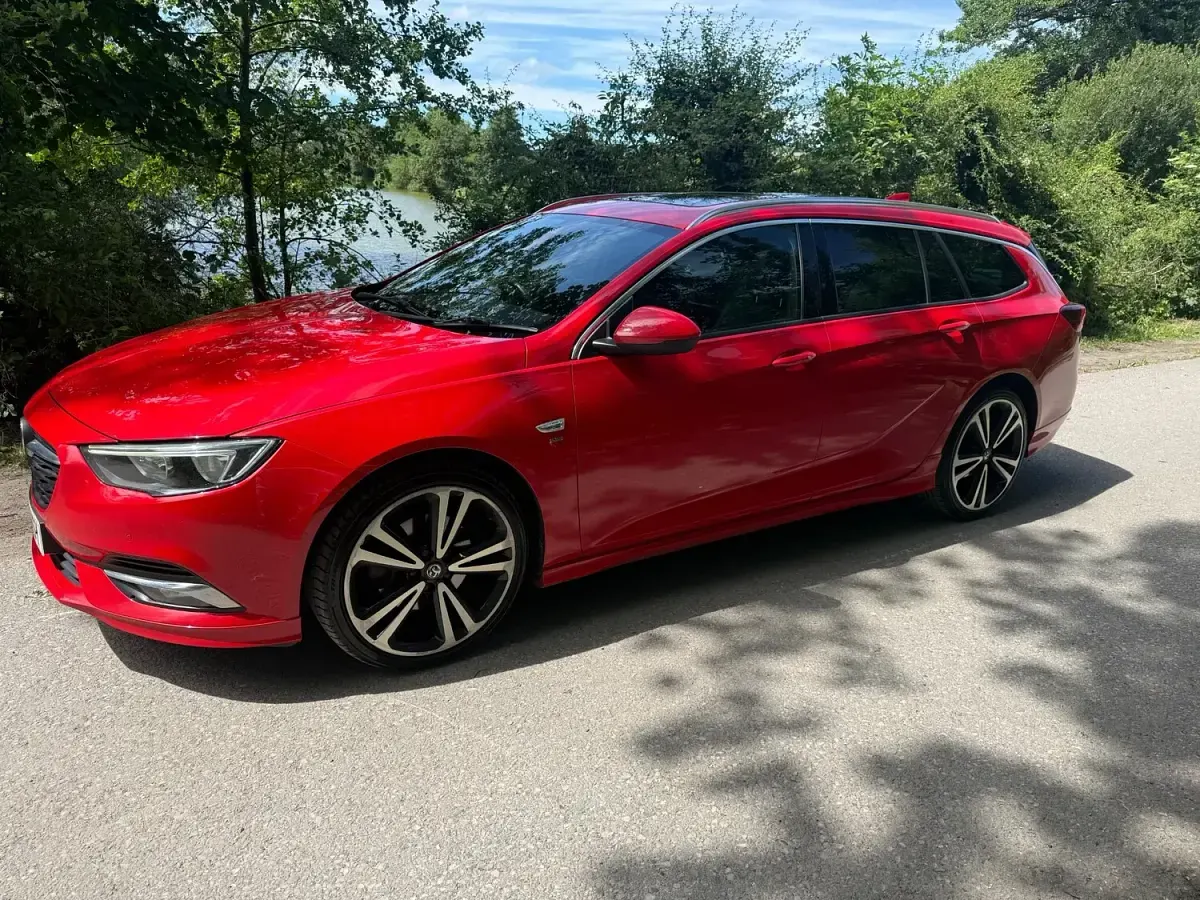 Used Vauxhall Insignia SRi 170 HP (125 kW) 2017 Red Estate