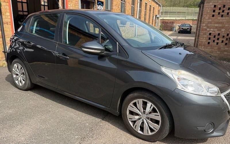 Usado Peugeot 208 Access 82 HP (60 kW) 2014 Citadino