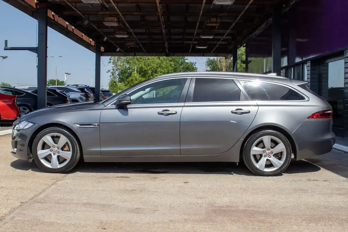 Used Jaguar XF Sportbrake Portfolio 300 HP (220 kW) 2018 Grey Estate