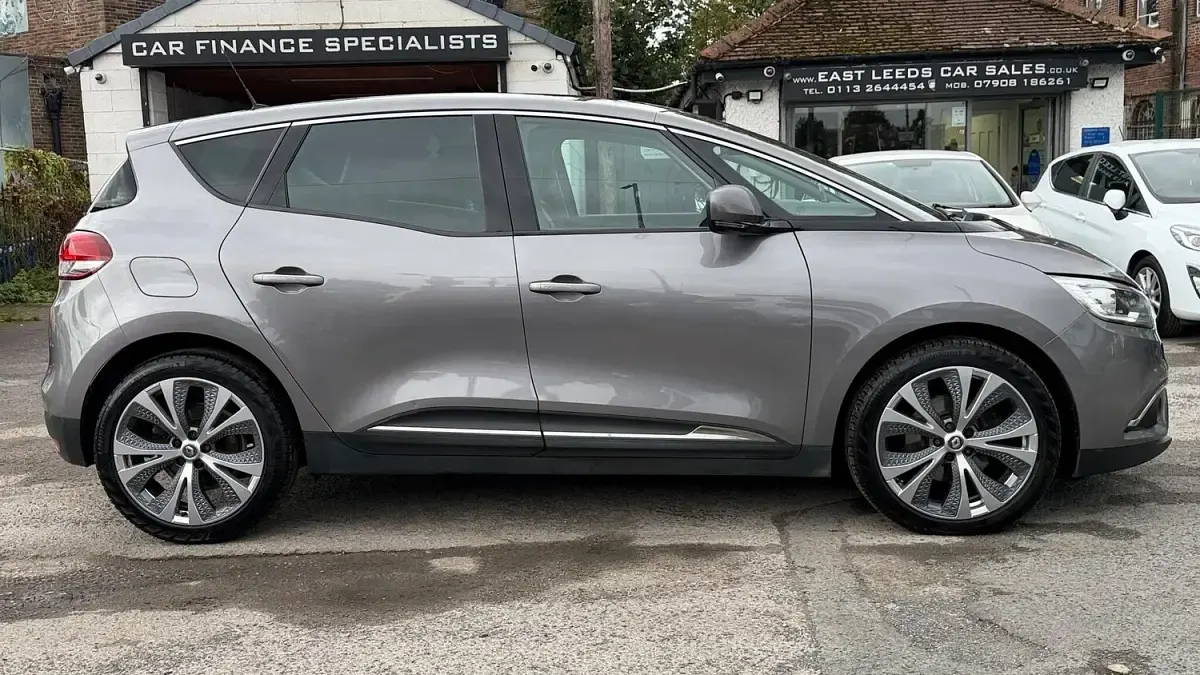 Used Renault Scénic IV Dynamique 131 HP (96 kW) 2018 Grey MPV