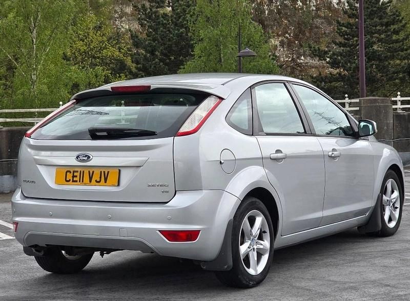 Used Ford Focus Zetec 2011 Silver Hatchback
