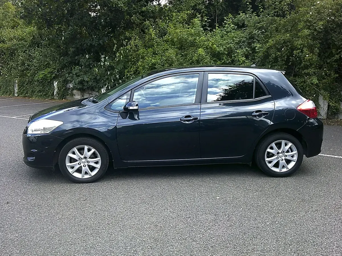 Used Toyota Auris 132 HP (97 kW) 2012 Grey Hatchback