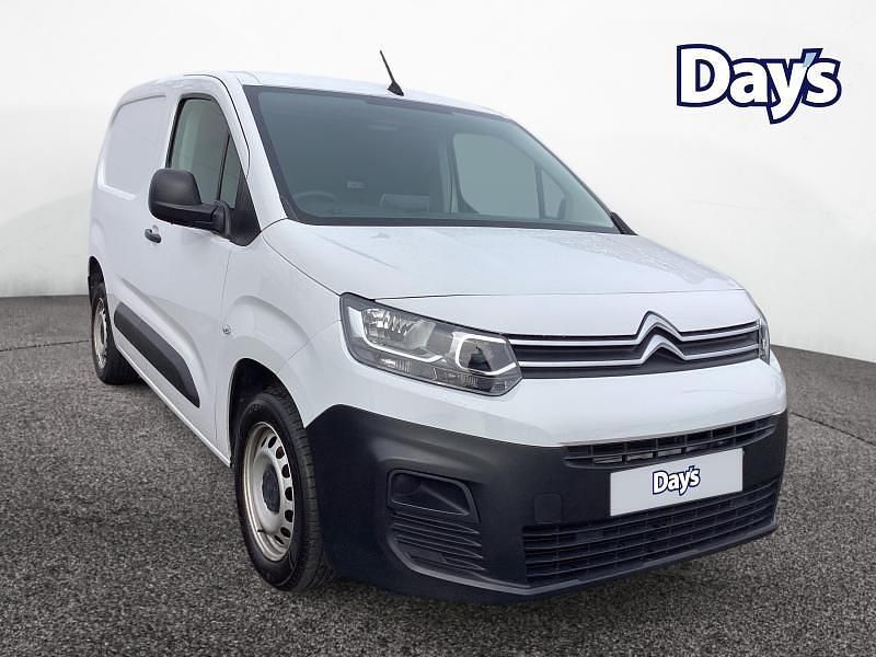 Used Citroën Berlingo 100 HP (73 kW) 2023 White MPV