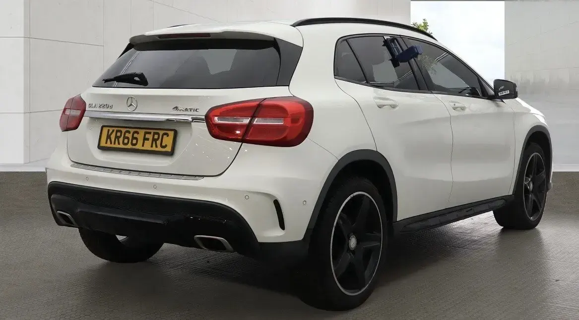 Begagnad Mercedes GLA220 AMG line 177 HK (130 kW) 2016 Vit SUV