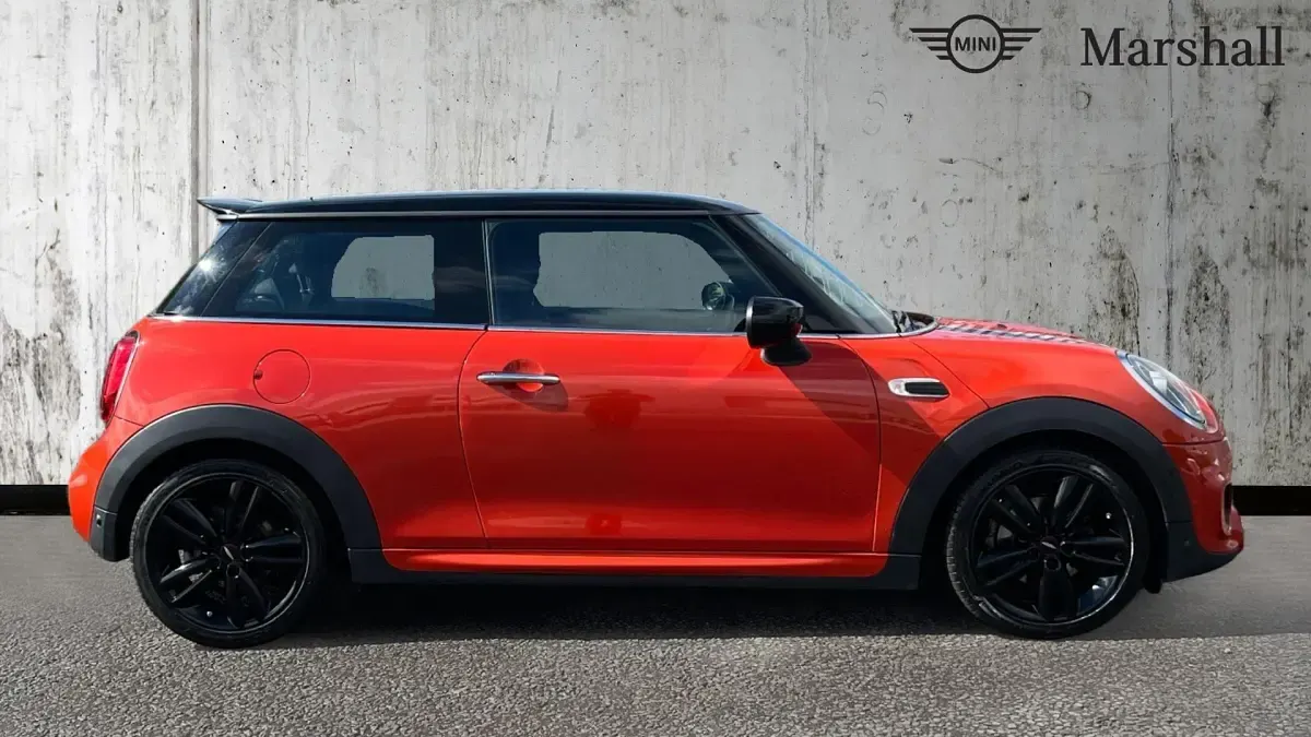 Used Mini Cooper Hatch 134 HP (98 kW) 2019 Orange Hatchback