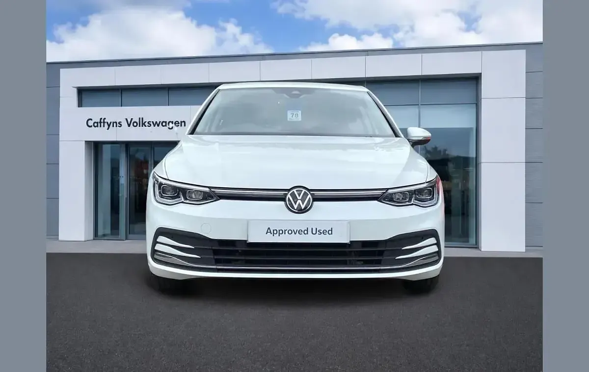 Used VW Golf VIII Style 204 HP (150 kW) 2022 White Hatchback