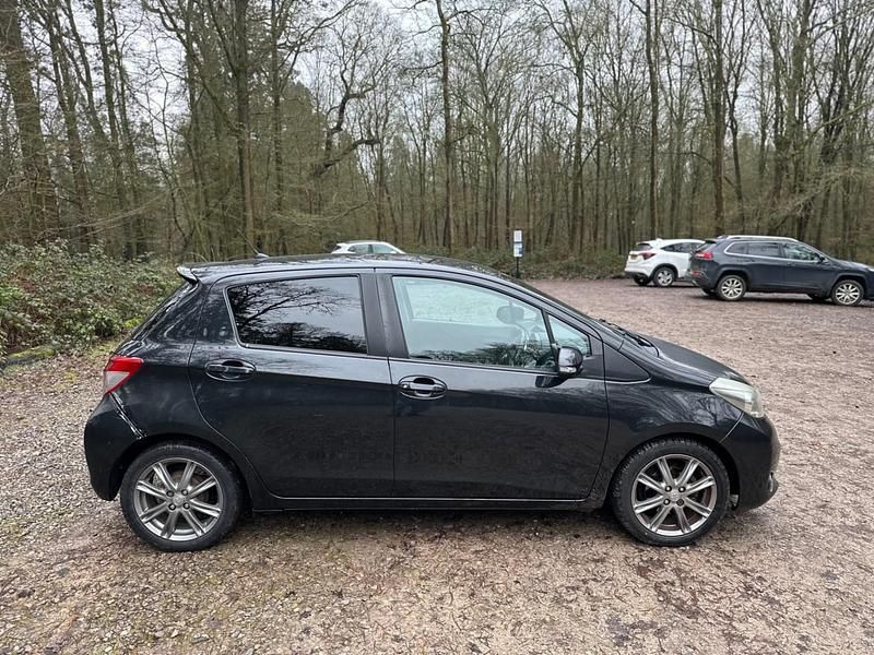 Used Toyota Yaris SR 101 HP (74 kW) 2012 Black Hatchback