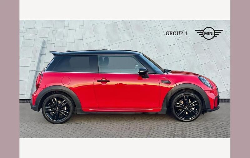 Used Mini Cooper Hatch 136 HP (100 kW) 2024 Red Hatchback