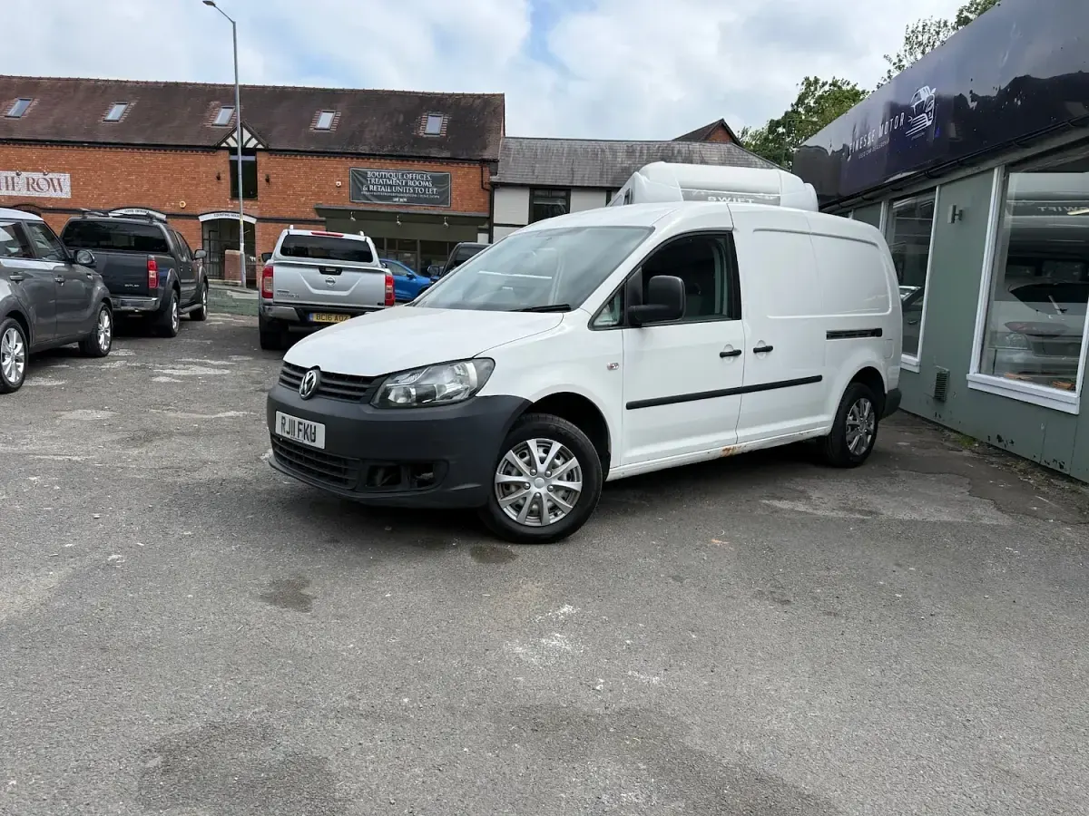 Used VW Caddy Maxi 102 HP (75 kW) 2011 White MPV
