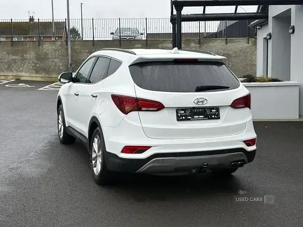 Used Hyundai Santa Fe Premium 200 HP (147 kW) 2018 White SUV