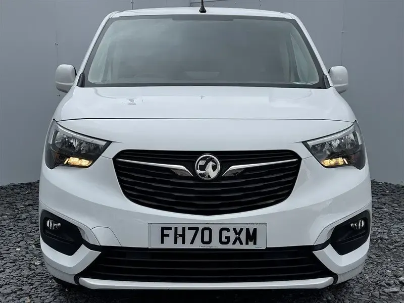 Używany Vauxhall Combo Sportive 100 KM (73 kW) 2020 Biały Minivan