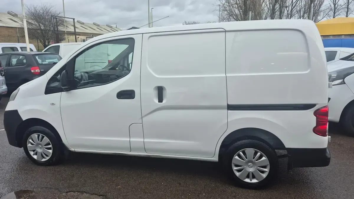 Used Nissan NV200 Acenta 2017 White MPV