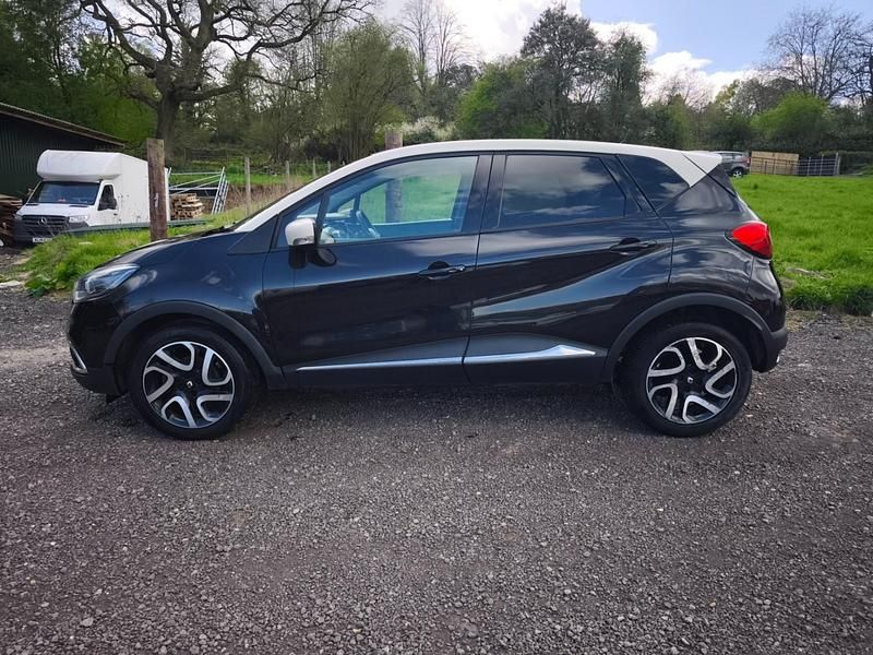 Used Renault Captur Dynamique 90 HP (66 kW) 2015 Black SUV