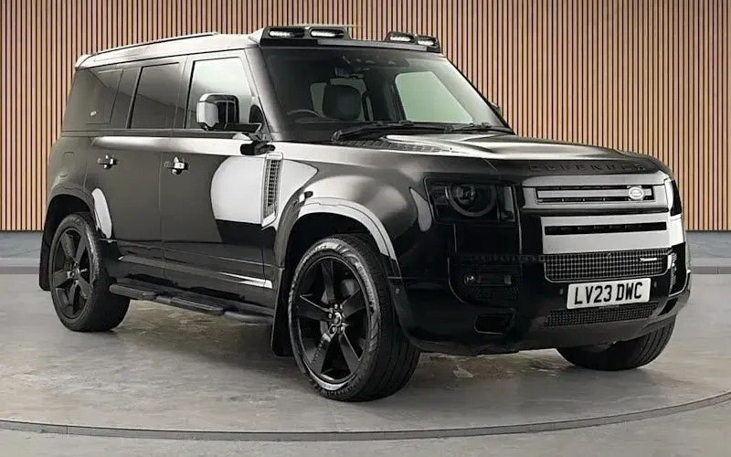 Used Land Rover Defender HSE Dynamic 300 HP (220 kW) 2023 SUV