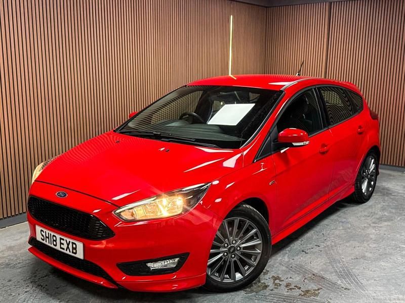 Used Ford Focus ST-Line 140 HP (102 kW) 2018 Red Hatchback