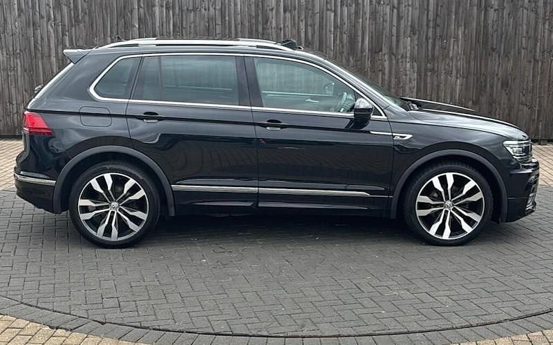 Used 2019 VW Tiguan R-line SUV | £19,899 (Fair price) - Image 1/4