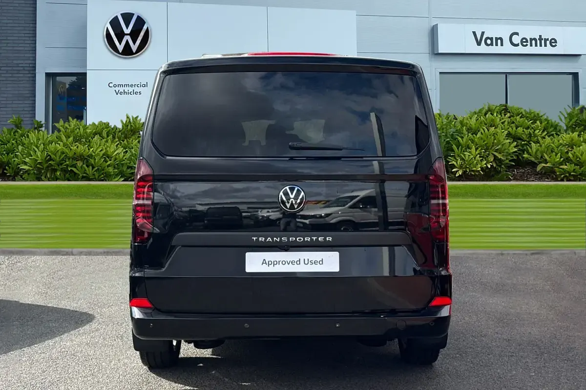 New VW T7 Pro 150 HP (110 kW) 2026 Black Van