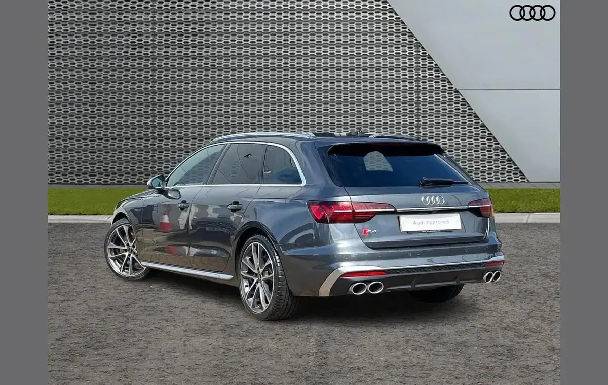 Used Audi A4 Design 336 HP (247 kW) 2024 Grey Estate