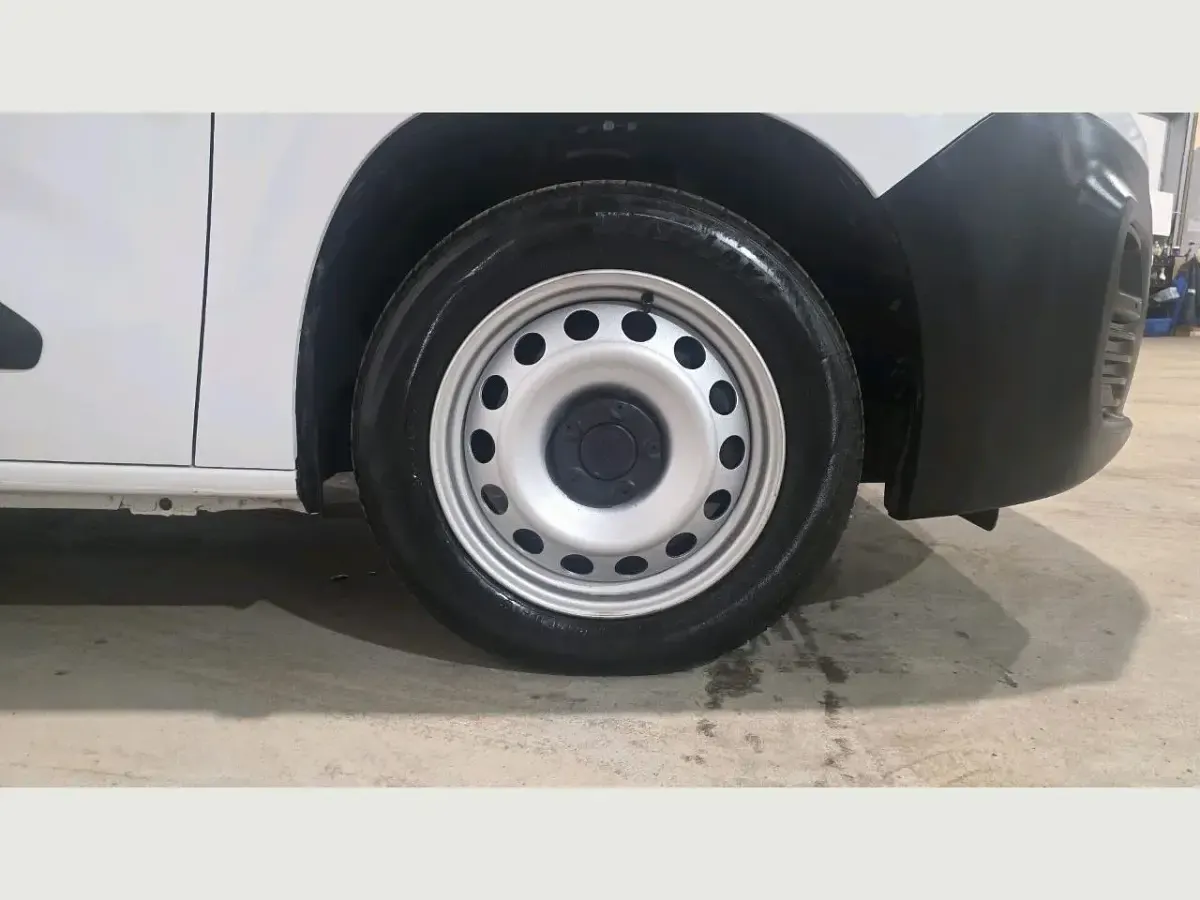 Używany Fiat Doblò S 101 KM (74 kW) 2024 Biały Minivan