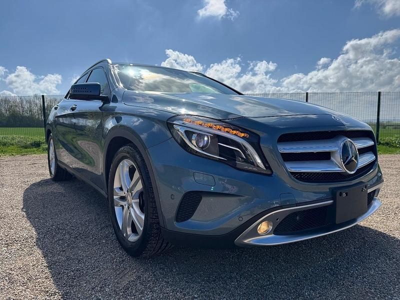 Used Mercedes GLA250 Exclusive 211 HP (155 kW) 2015 Blue SUV