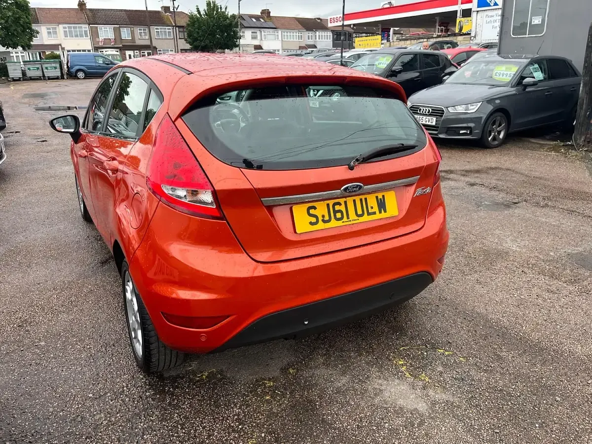 Used Ford Fiesta Zetec 96 HP (70 kW) 2011 Red Hatchback