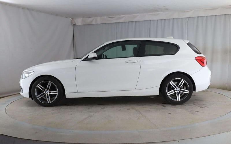 Used BMW 118 Sport Line 136 HP (100 kW) 2015 White Hatchback