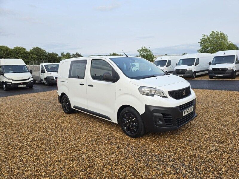 White Used 2017 Peugeot Expert Van | £6,250 (Fair price) - Image 1/4