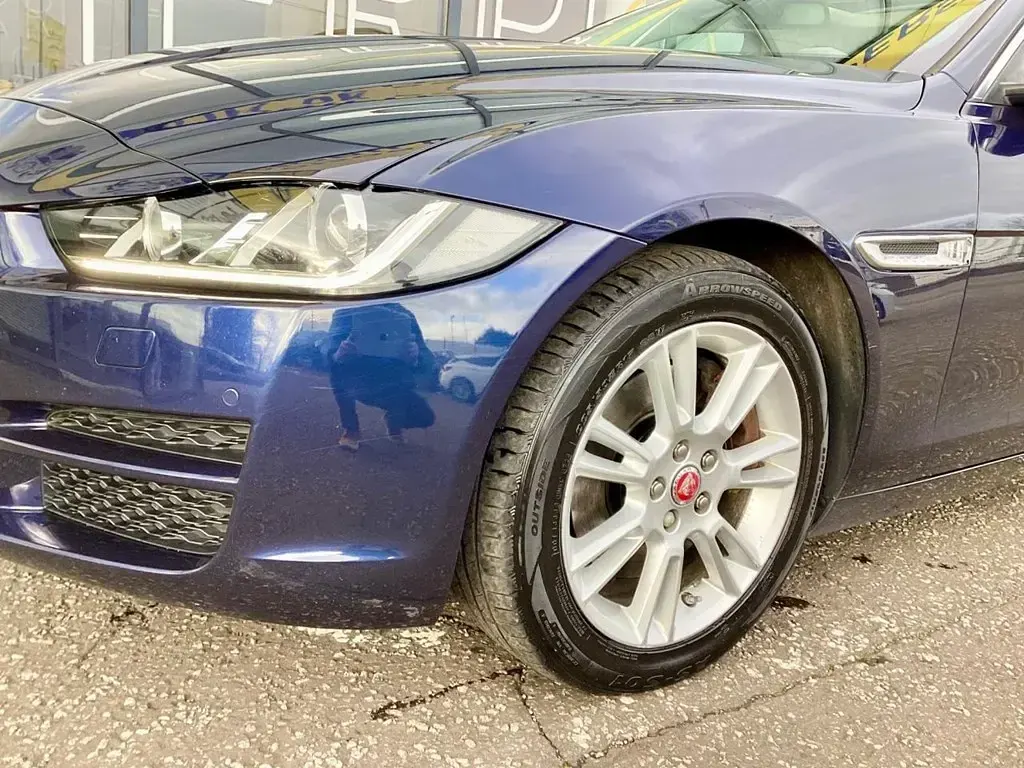 Gebraucht Jaguar XE Prestige 200 PS (147 kW) 2015 Blau Limousine