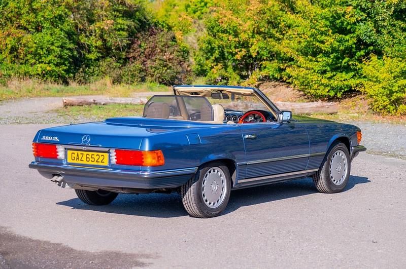 Used Mercedes SL280 185 HP (136 kW) 1984 Blue Cabriolet
