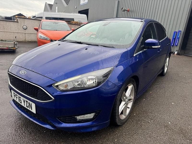 Used Ford Focus Zetec 125 HP (91 kW) 2016 Blue Hatchback