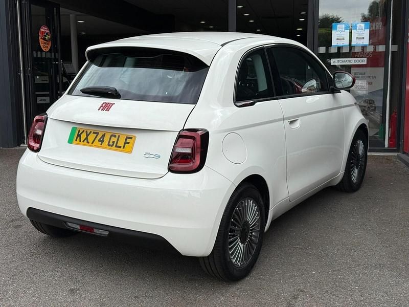 Used Fiat 500e Red 86 kW (118 HP) 2024 White Hatchback