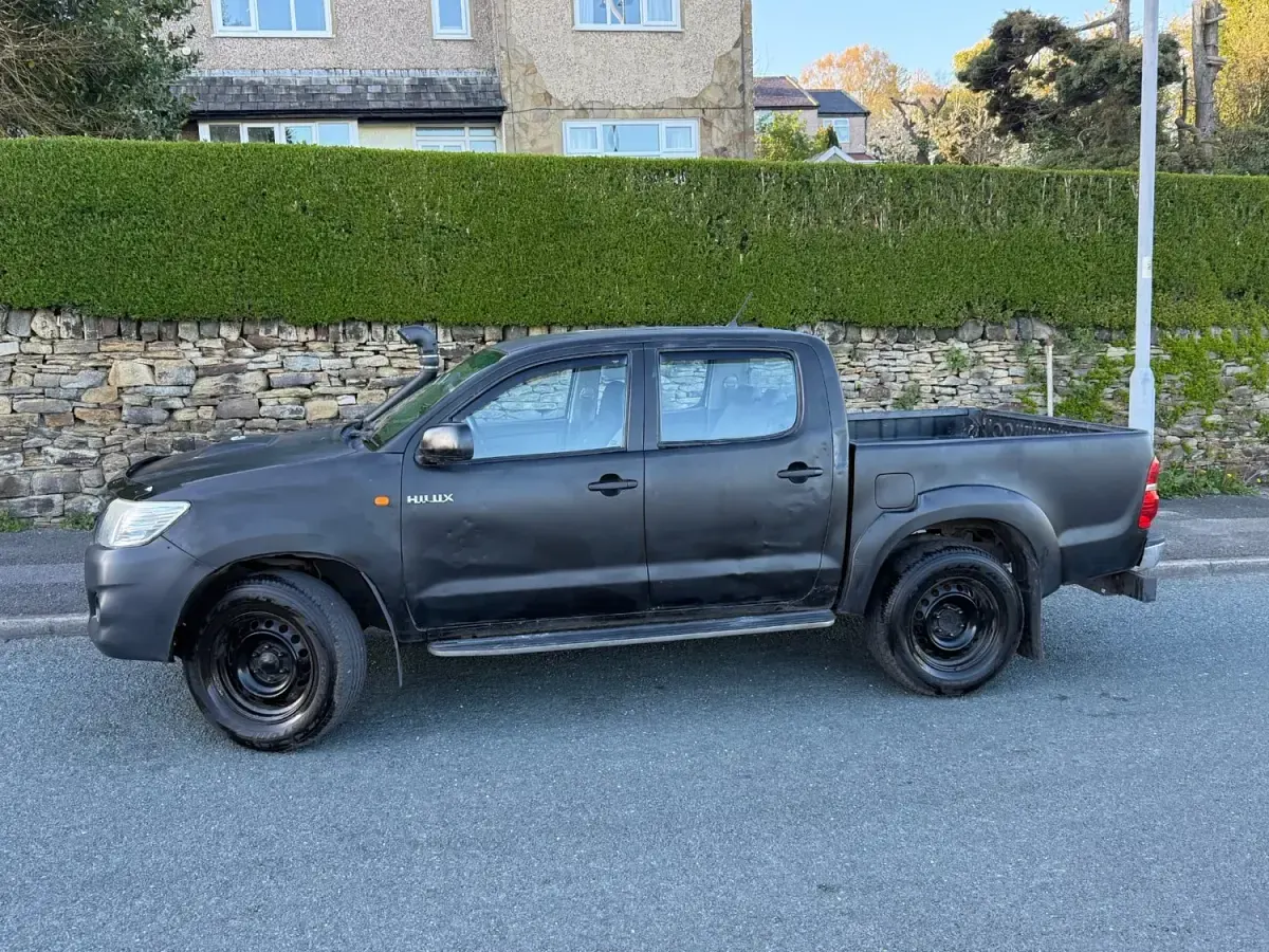 Gebraucht Toyota HiLux 144 PS (105 kW) 2012 Schwarz Pickup