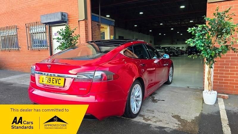 Used Tesla Model S 386 kW (525 HP) 2019 Red Hatchback