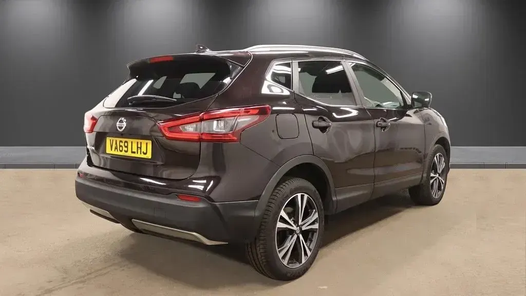 Used Nissan Qashqai N-Connecta 140 HP (102 kW) 2020 Black SUV