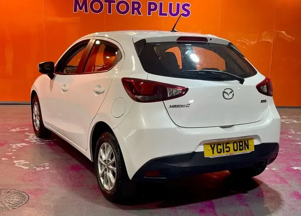 Usado Mazda 2 90 HP (66 kW) 2015 Branco Citadino