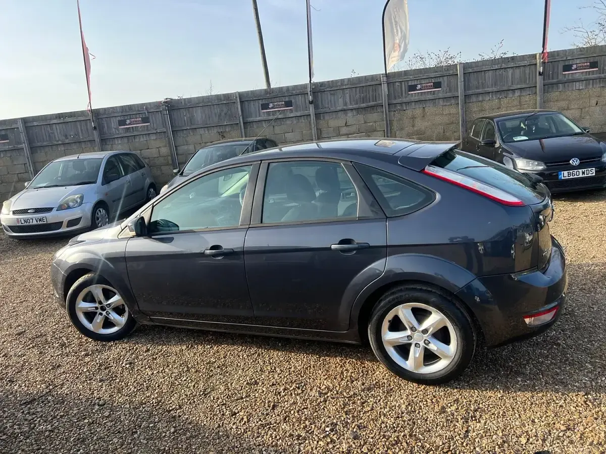Used Ford Focus Zetec 100 HP (73 kW) 2008 Grey Hatchback