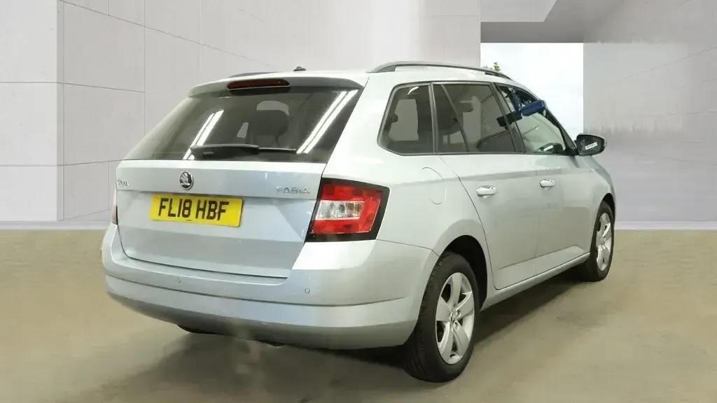 Used Skoda Fabia SE 95 HP (69 kW) 2018 Silver Estate