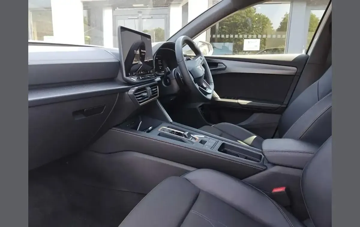 Used Cupra Leon 200 HP (147 kW) 2025 White Estate