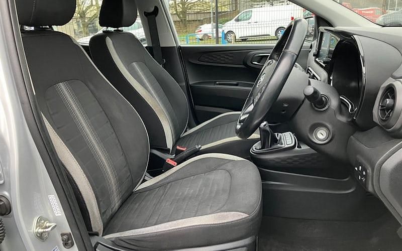 Used Hyundai i10 SE 67 HP (49 kW) 2022 Silver Hatchback