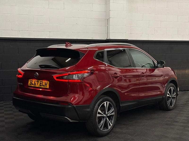 Used Nissan Qashqai N-Connecta 110 HP (80 kW) 2017 Red SUV