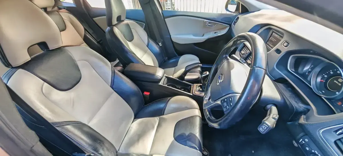 Käytetty Volvo V40 2014 Ruskea Viistoperä