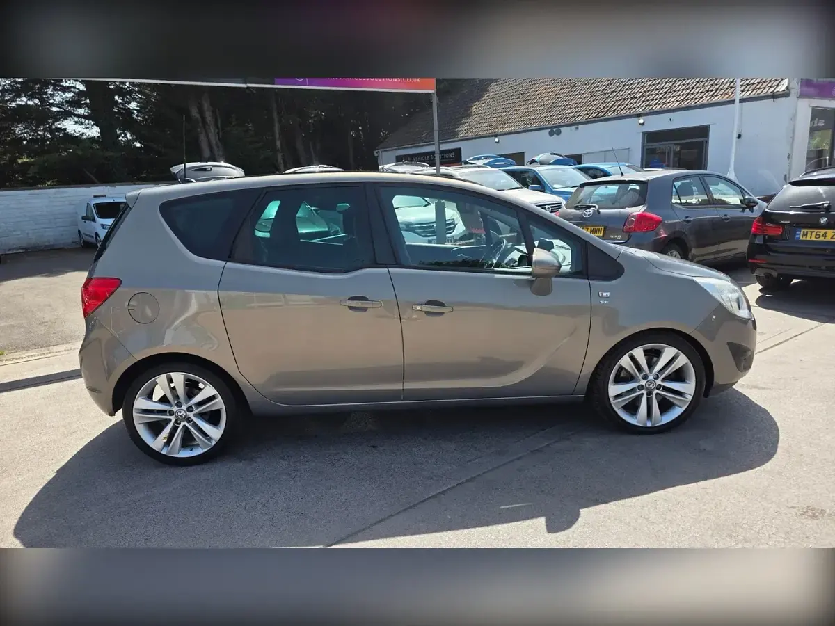 Used Vauxhall Meriva 130 HP (95 kW) 2014 Brown MPV