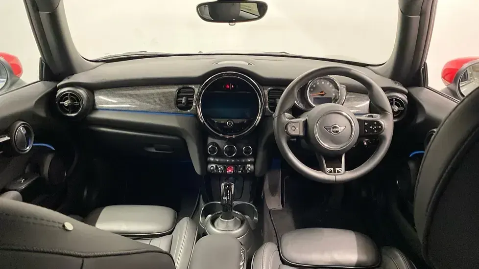Used Mini Cooper Exclusive 134 HP (98 kW) 2023 Silver Hatchback