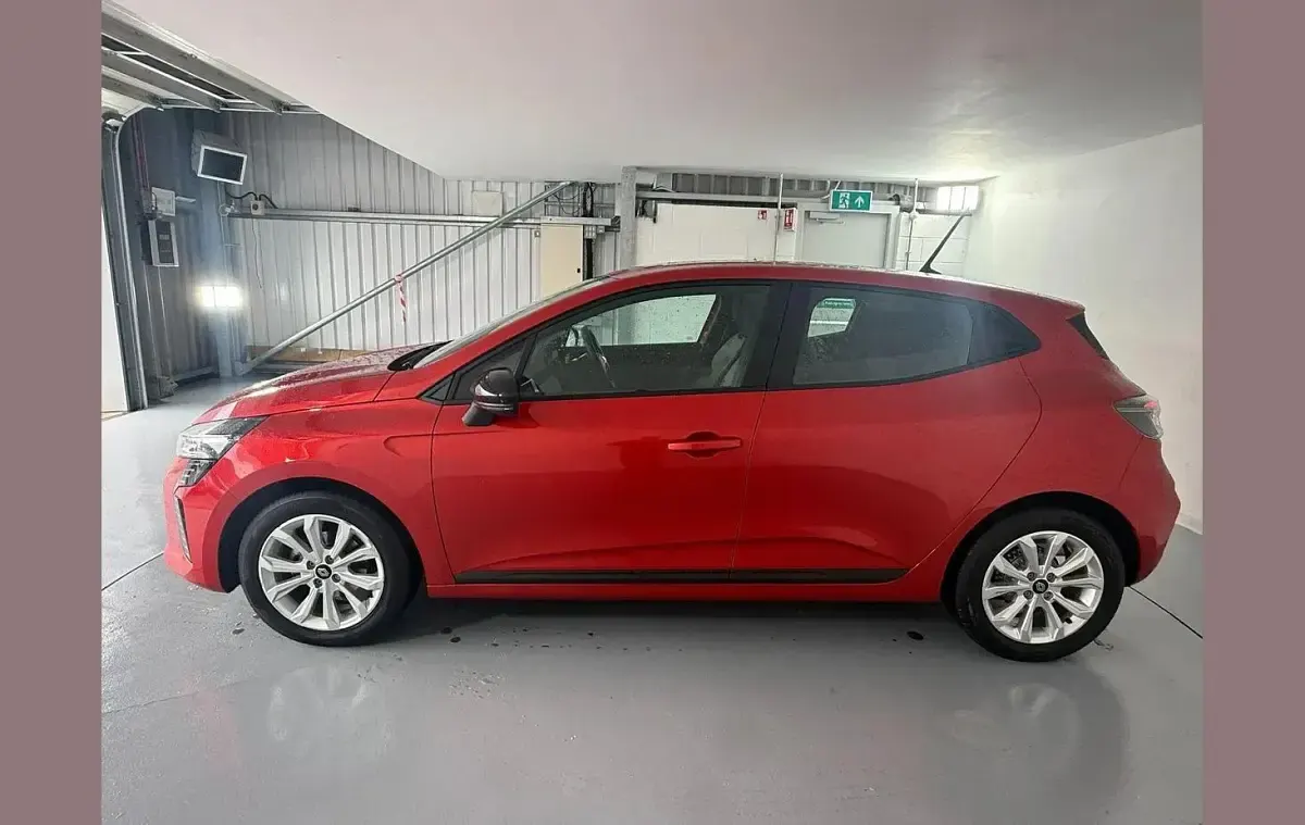 Used Renault Clio Evolution 88 HP (64 kW) 2024 Red Hatchback