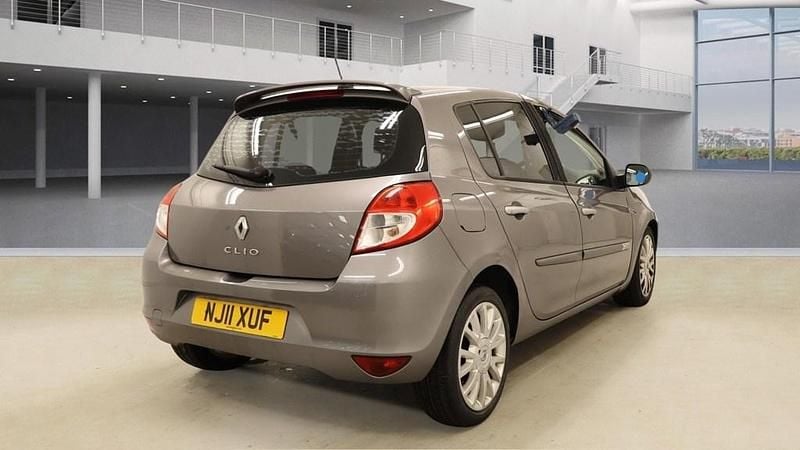 Used Renault Clio II Dynamique 2011 Grey Hatchback