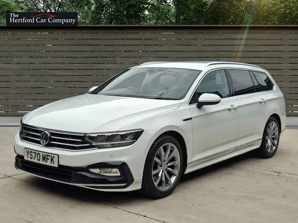 Used VW Passat R-line 190 HP (139 kW) 2020 White Estate