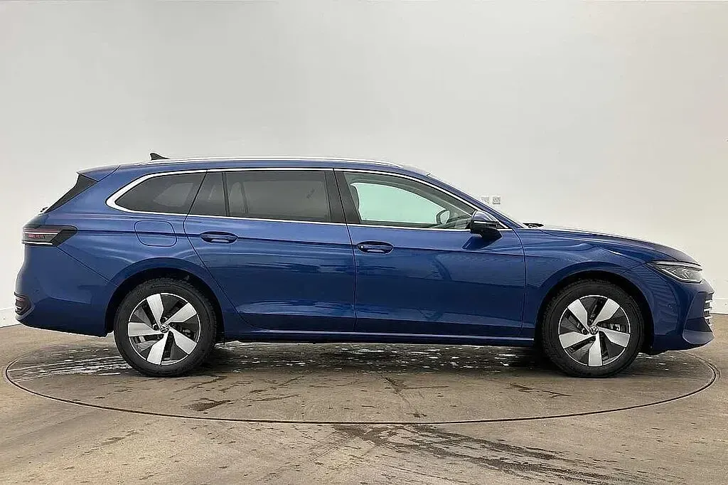 New VW Passat Match 204 HP (150 kW) 2026 Blue Estate