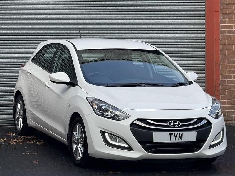 Used Hyundai i30 Edition 100 HP (73 kW) 2013 White Hatchback