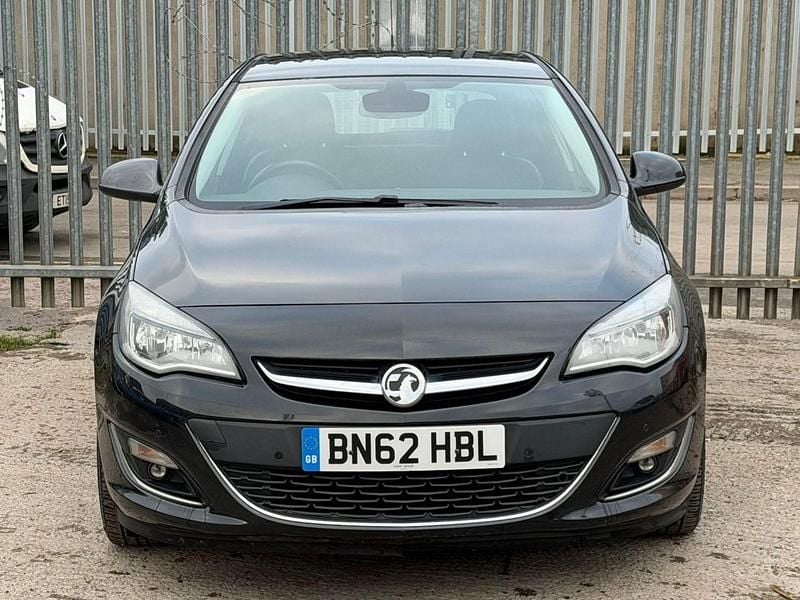 Used Vauxhall Astra 165 HP (121 kW) 2013 Black Hatchback